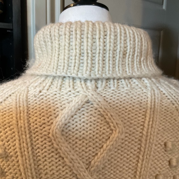 “HAND KNIT” Vintage Beige “Popcorn” Pattern 100% Wool Sweater. - Picture 6 of 14